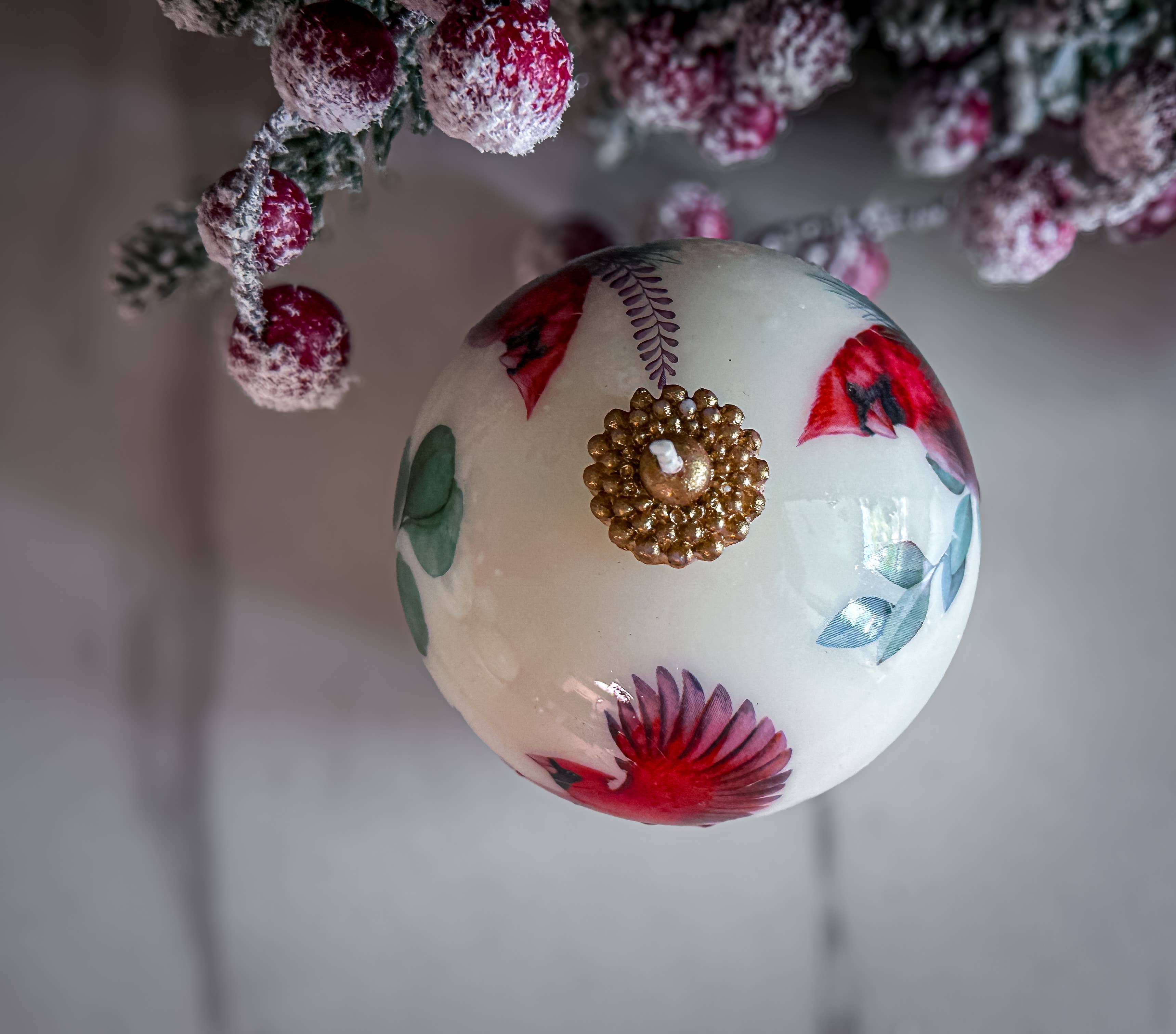 VR.candle - Wholesale Novelty Candle - Candle with Cardinal | Vintage Style Christmas Candles3