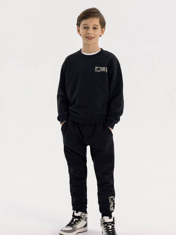 Boys crew neck sweatshirt and joggers set 2-14y black for wholesale by Minoti sp. z o.o.