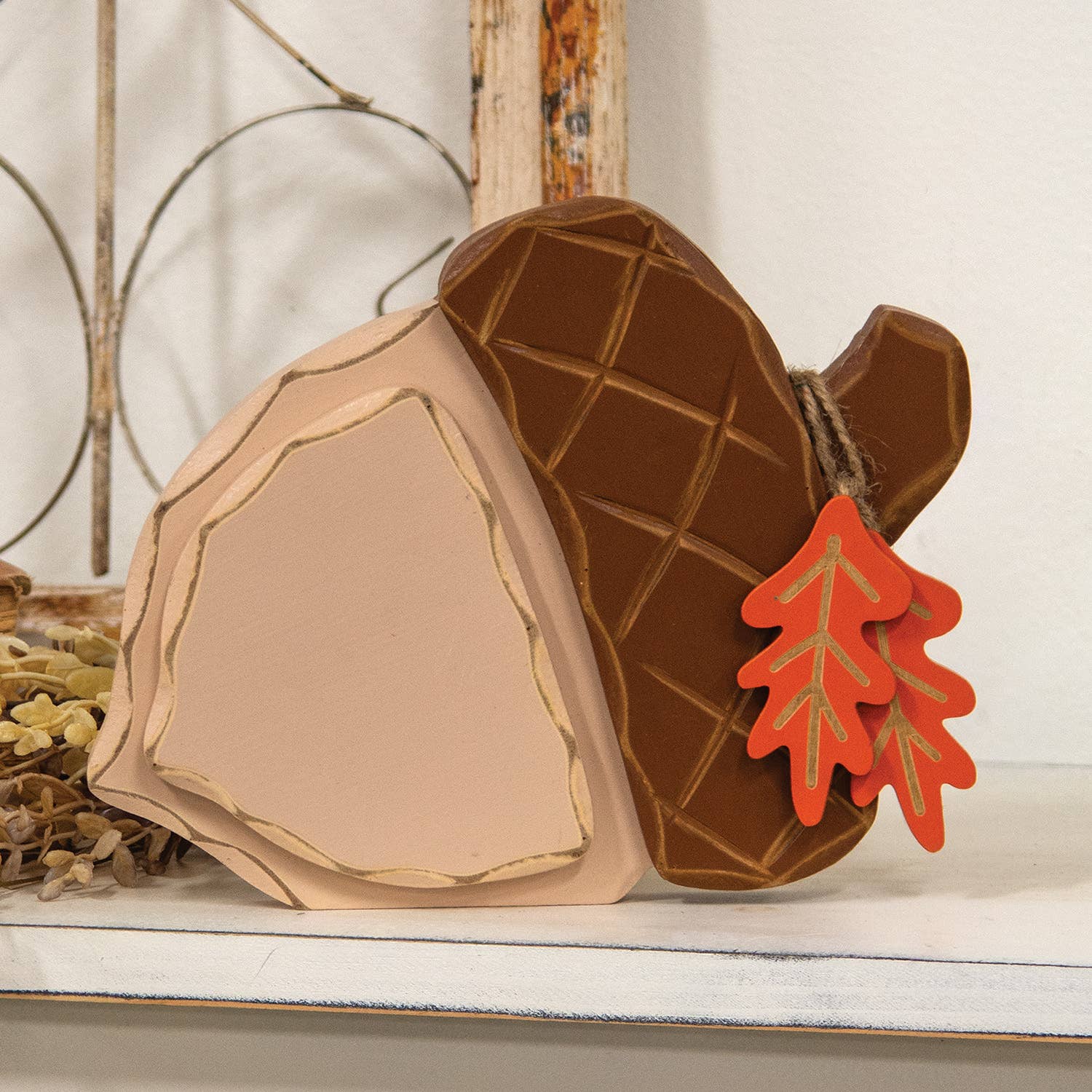 Col House Designs – Großhandel Tischdeko – Verwitterte klobige Holz-Eichel mit Blättern zum Hinstellen1