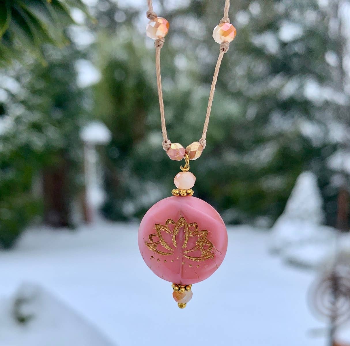 Marlene VanBeek Jewelry – Colar pingente/pendente por atacado – Colar de Lótus - 6 Cores2