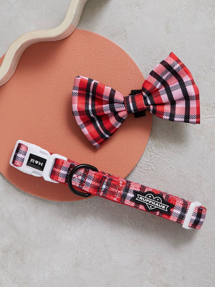 Puppy Love Hundehalsband mit Schleife, kariert, Valentinstag für den Großhandel von Ruffhaus NYC