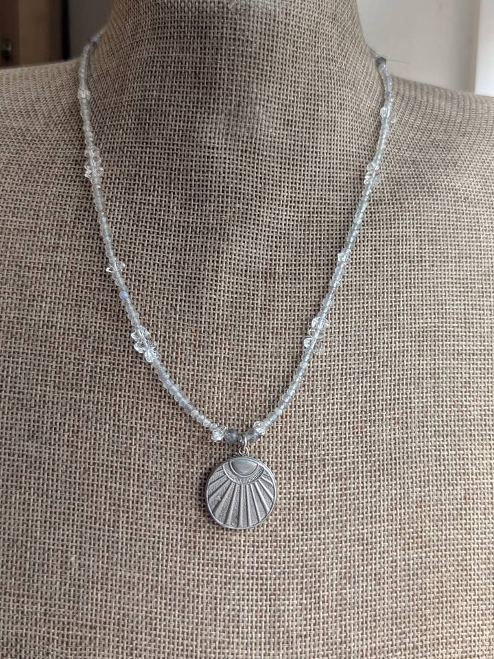 Labradorit- und Herkimer-Diamant-Perlen-Sonnenanhänger-Halskette für den Großhandel von JFOX Jewelry