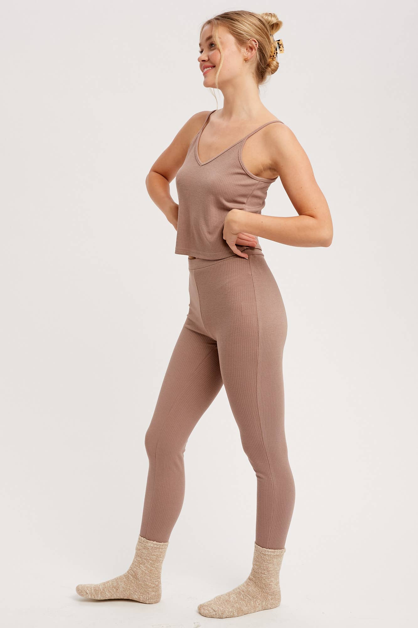 Listicle – Großhandel Loungewear-Set – Damen – Geripptes Strick-Cami & Leggings-Lounge-Set33