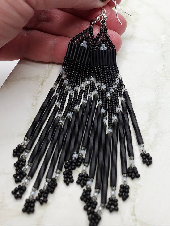 Mat sort lang mursten Stitch øreringe for engroshandel hos Simply Raevyn