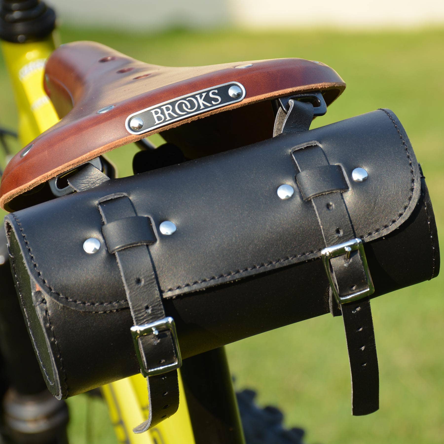 Exclusive Art Inc – Engroshandel Tilbehør til cykling – Cykelsadel Lædertaske - Utility Værktøjstaske - Rund Sort1