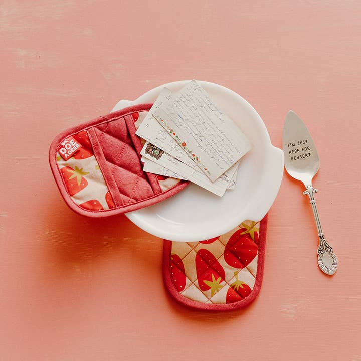 Doe A Deer - Wholesale Oven Mitt/Pot Holder - Strawberry Mini Mitts5