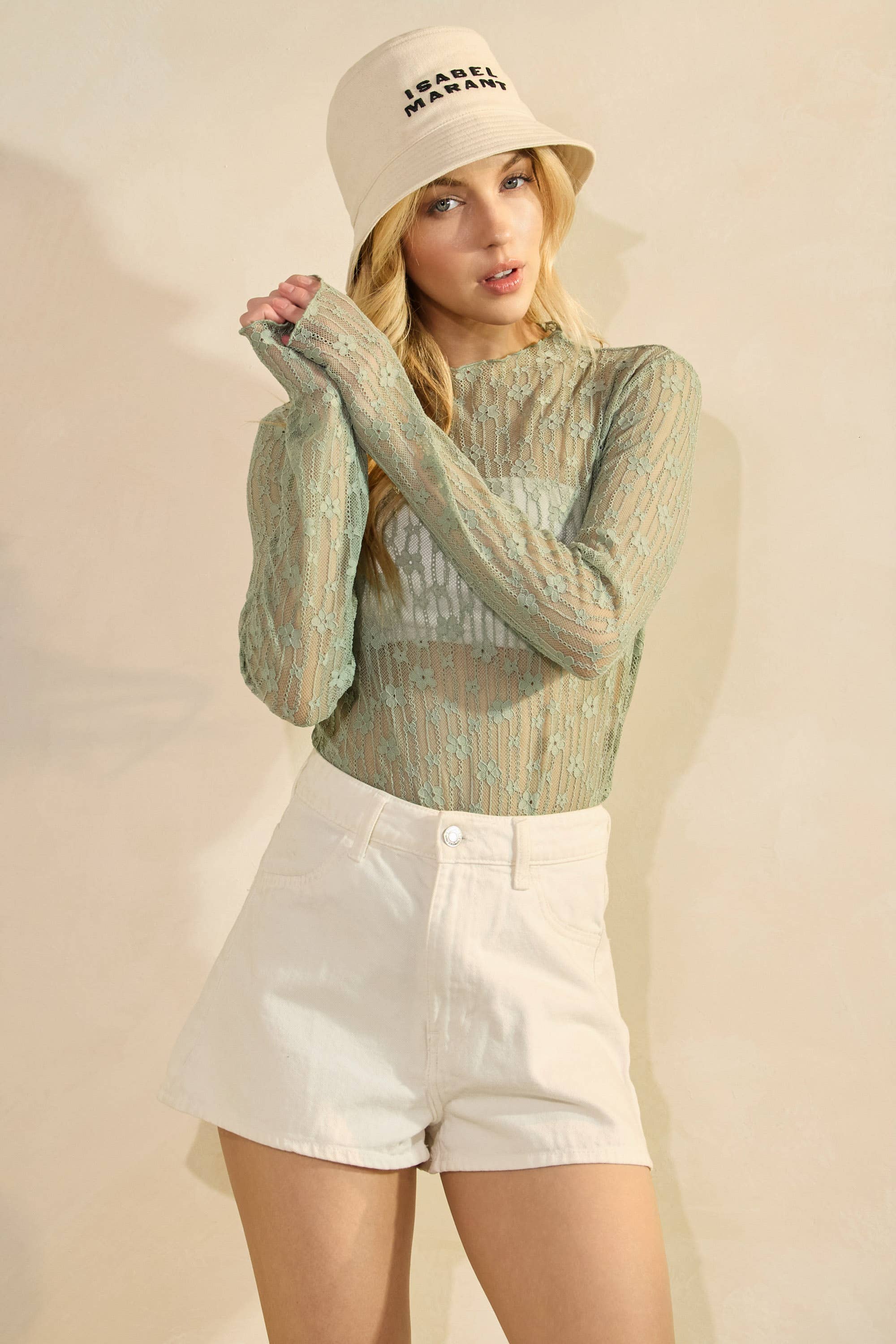 Sewn and Seen - Wholesale Blouse - Dames - SHEER BLOEMENKANTEN TOP MET LANGE MOUWEN17