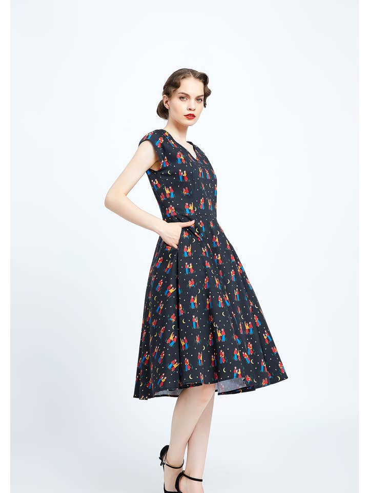 20801 | Hazel | Vestido giratório com bolsos por atacado de Miss Lulo