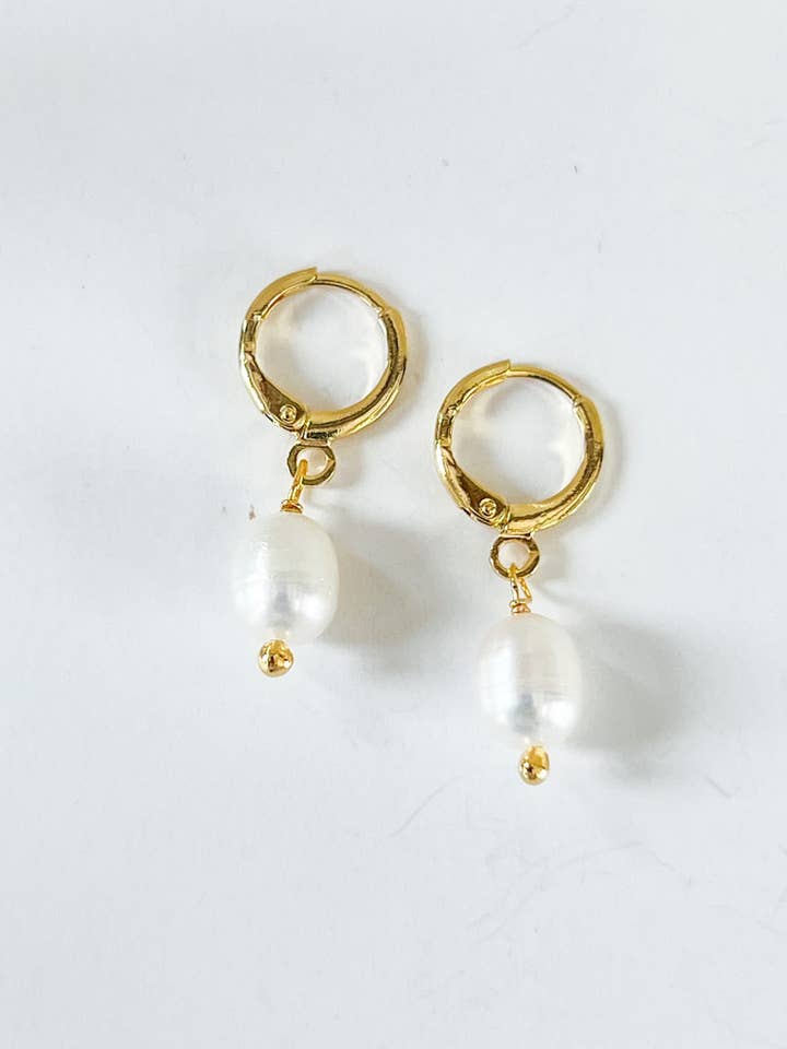 Huggies Pearl Charm pour la vente par We R Brand