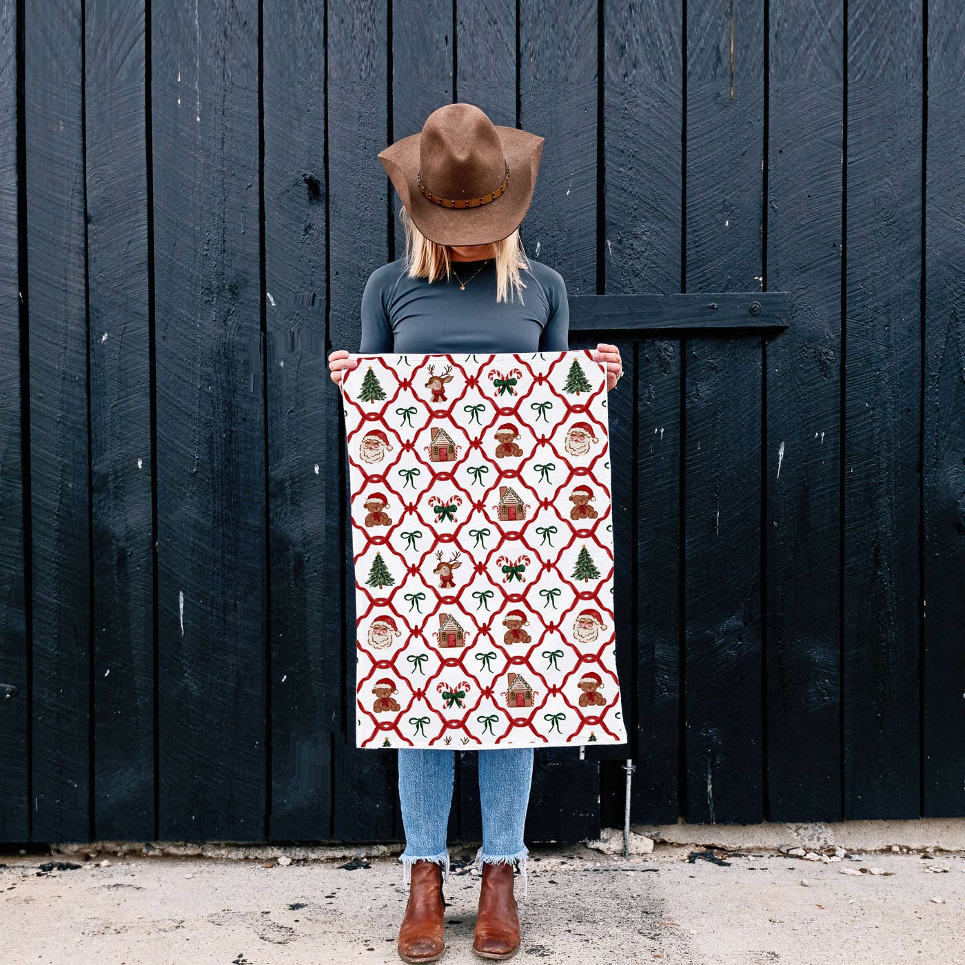 Gia Roma - Wholesale Tea Towel - Vintage Santa Holiday Kitchen Towel & Decor | Pink Christmas35