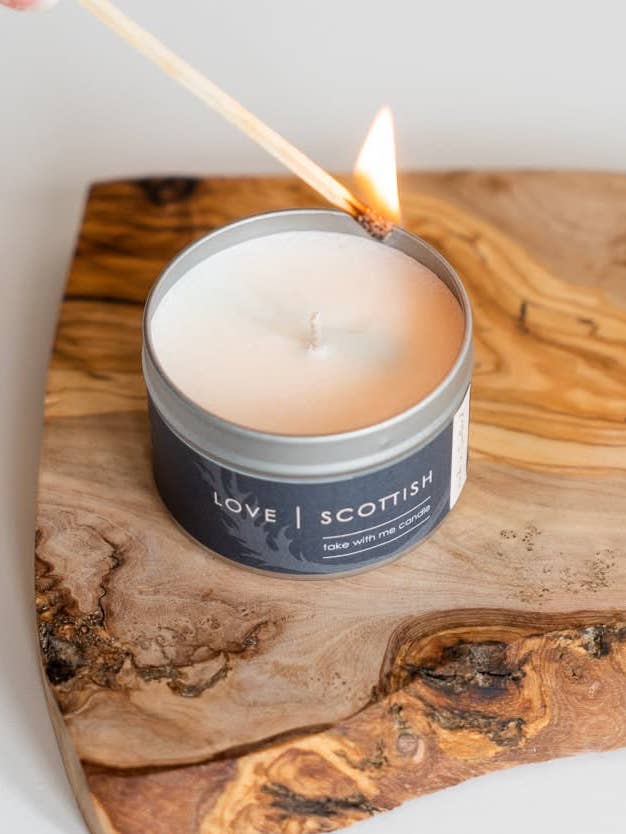 Amber Glow Naturlig Voks Duftlys Dåse for engroshandel hos Love Scottish