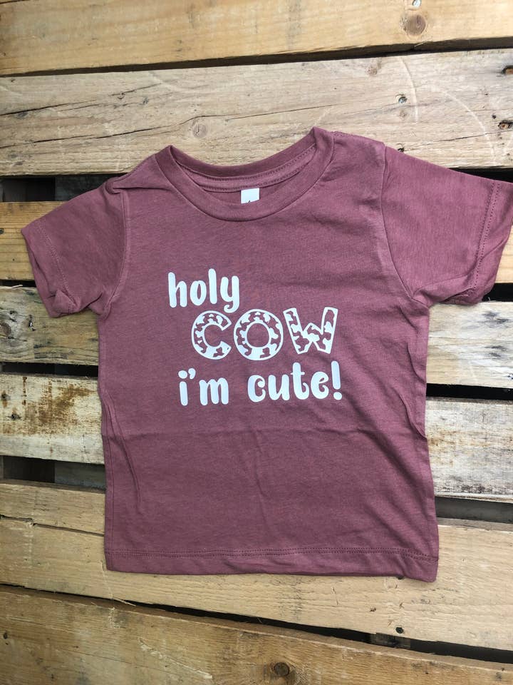 Sainte Vache, je suis mignon Bébé+Enfant Tee pour la vente par Jena Bug Baby