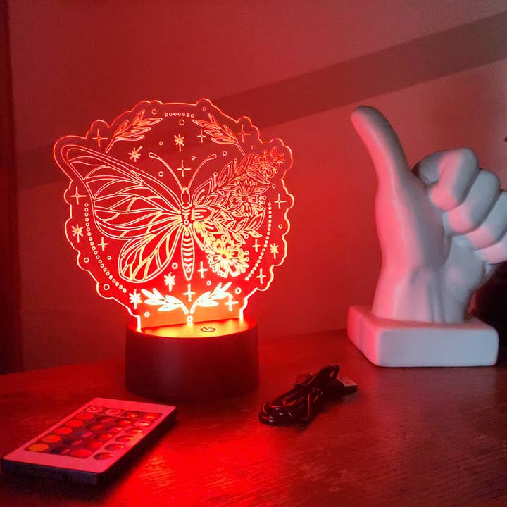 Lampe d’appoint papillon LED avec lumière d’ambiance changeante pour la vente par The 308 Collective