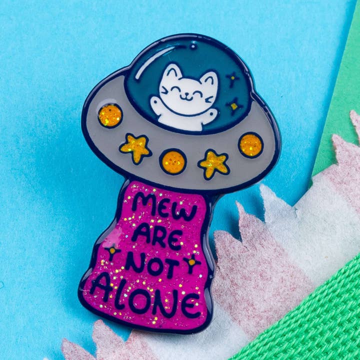 Innabox Ltd - Wholesale Lapel Pin/Button - Cat UFO Mew are not Alone Enamel Pin0