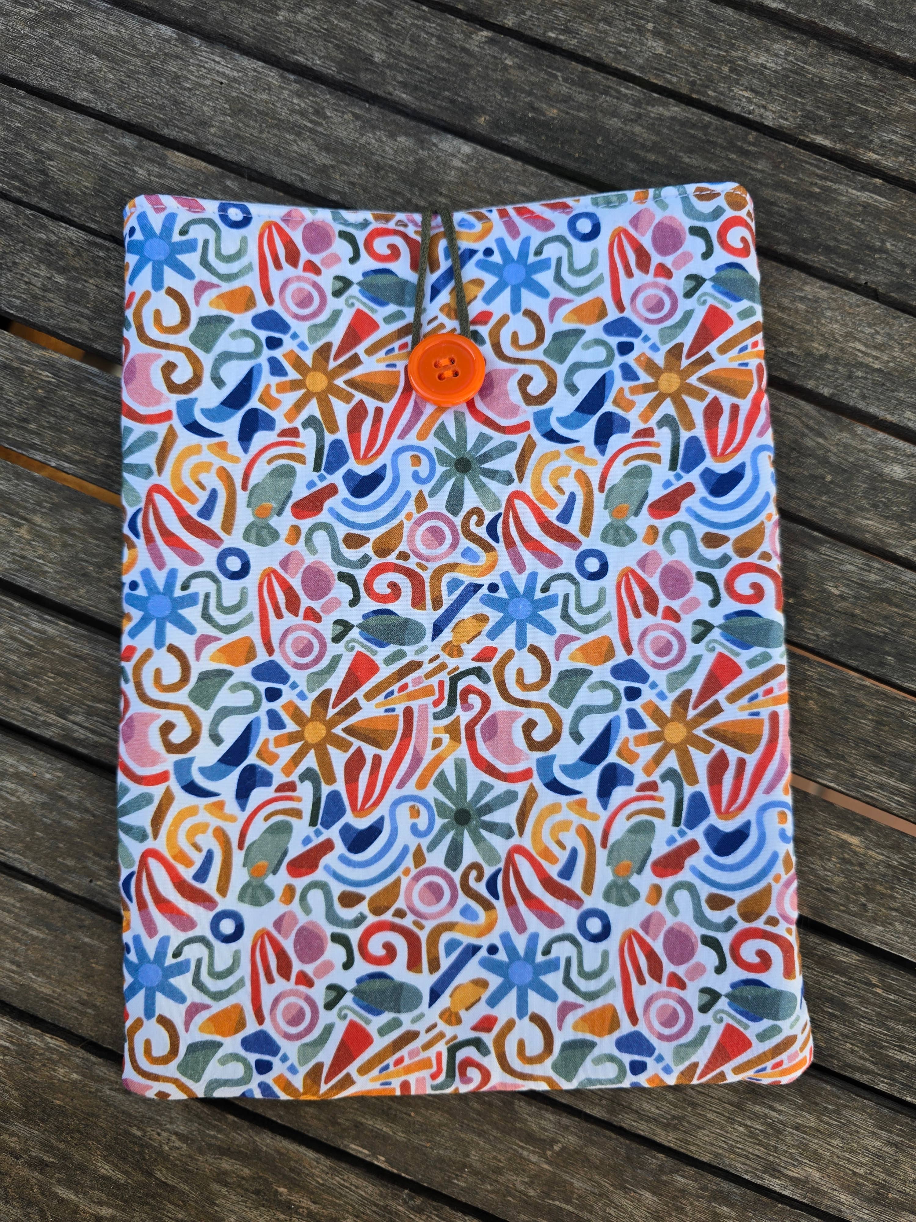 laubelgo - Wholesale Book Cover - Padded book cover with colorful shapes, white background2