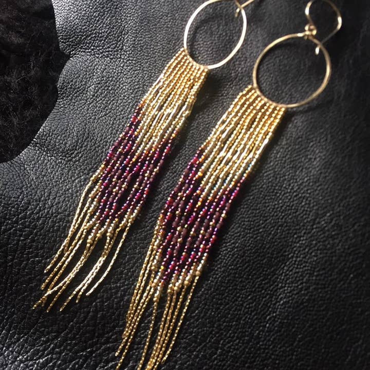 Maui Swan Designs Perlenohrringe in Kastanienbraun und Gold, 14 Karat für den Großhandel von Maui Swan Designs