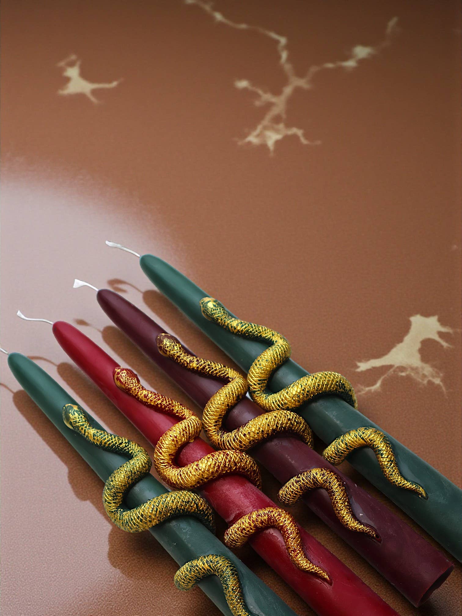 Agaboo Candle – Engroshandel Stearinlys/lysestage – Kronelys med guldslange 24x2,5cm2