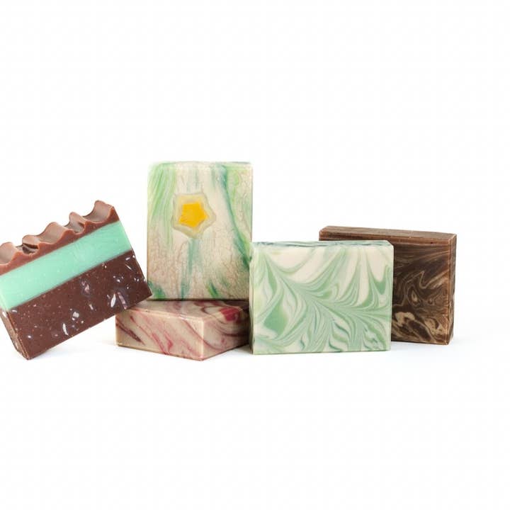 RavenSong Soap & Candle - Vente Bombe de bain/poudre effervescente pour le bain - Savon O Christmas Tree Flat Top | Épicéa bleue + groseille