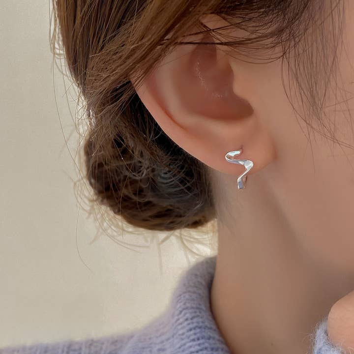 925 Sterling Silver Irregular Huggie Hoop Earrings for wholesale by happyzzzsu