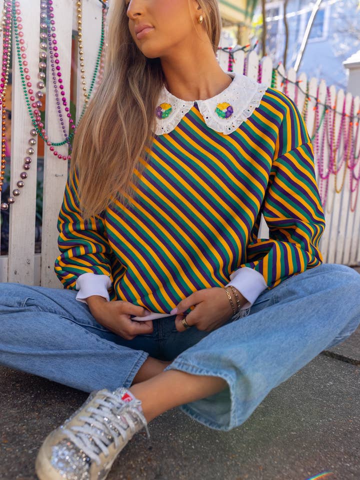 Sweatshirt à rayures Mardi Gras + col King Cake pour la vente par Honeybee’s