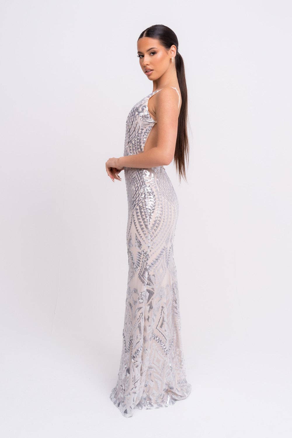 Nazz Collection Clothing Ltd – Großhandel Abendkleid – Damen – Spotlight Silver Luxe Pailletten Meerjungfrau Kleid mit Rückenausschnitt und Fischschwanz6