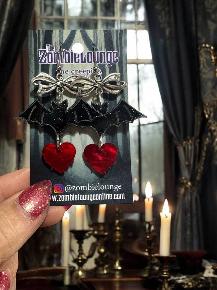 Valentine-fladdermusörhängen för wholesale av Zombie Lounge Bootique