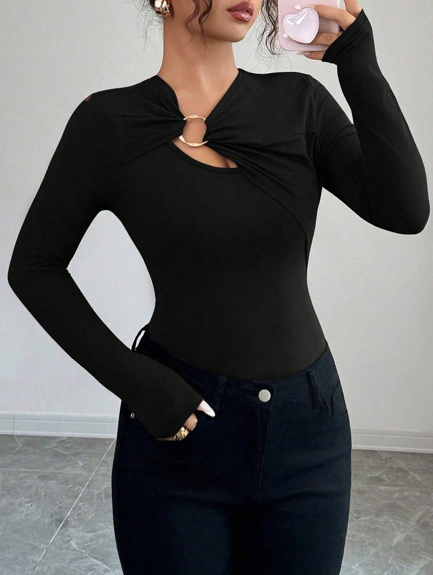 Lovenne - Wholesale Knit Top - Women's - Asymmetric cutout slim-fit top18