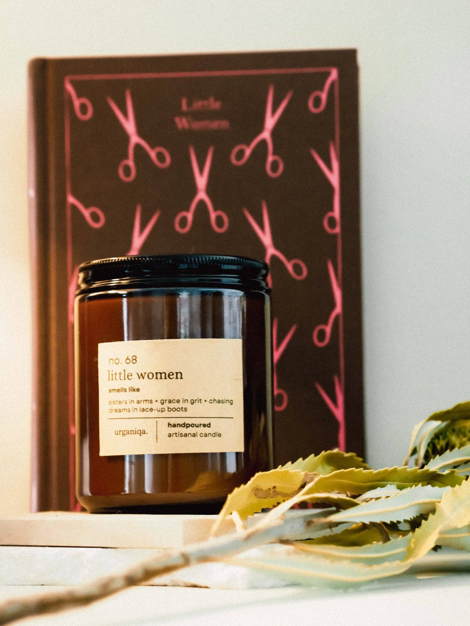 Urganiqa - Vendita all'ingrosso Candela in vasetto - Candele Profumate Ispirate alla Letteratura: Piccole Donne1