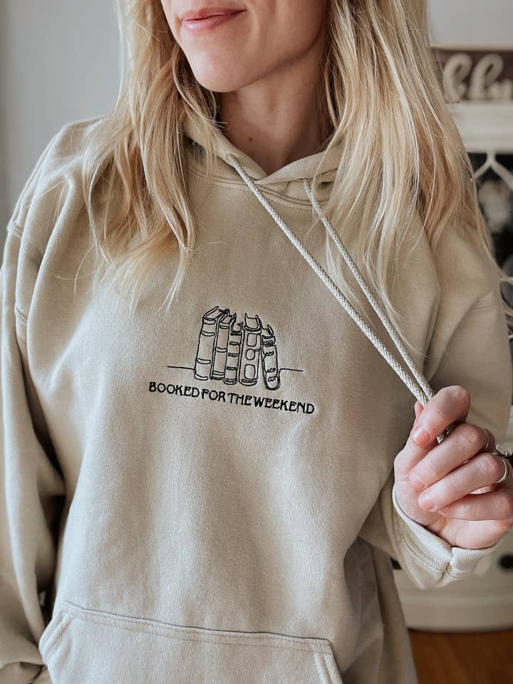 Sweatshirt réservé pour le week-end pour la vente par Thread & Table