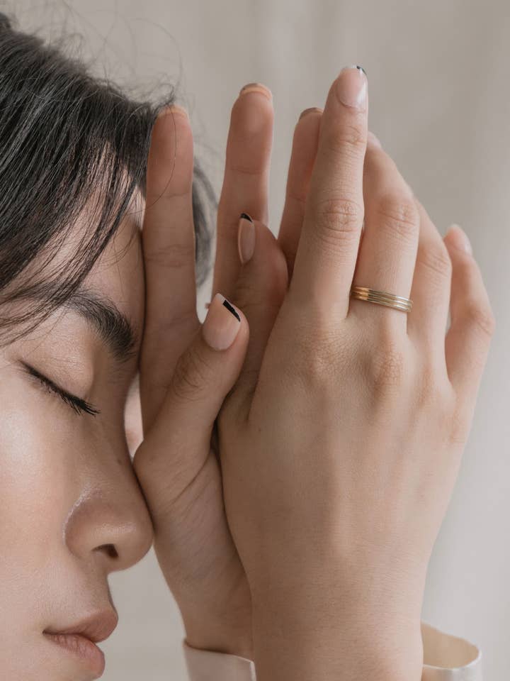 Anel Trois (ouro champanhe) por atacado de CURIOUS CREATURES