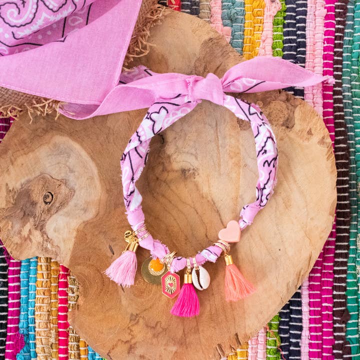 Bandana-stil hundehalsbånd smykker medaljeholder Rose for engroshandel hos Worldog