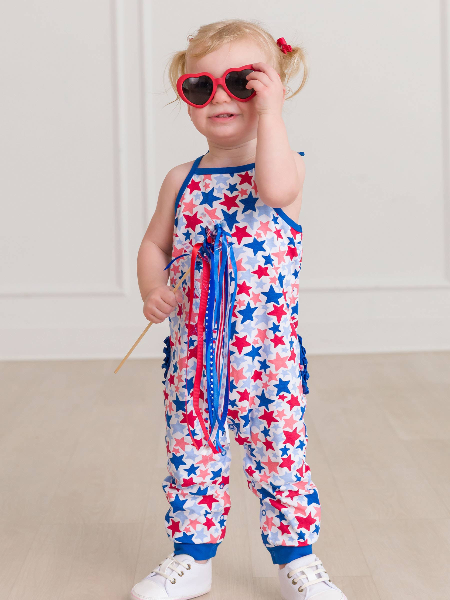 RuffleButts + RuggedButts - Vendita all'ingrosso Pagliaccetto - Bambini - Pagliaccetto a Tutta Lunghezza con Cravatta e Stelle per Bambine6