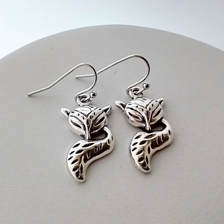 Piccadilly Pendants - Venta al por mayor Pendientes colgantes - Pendientes de zorro de plata, joyas Woodland, pendientes de naturaleza