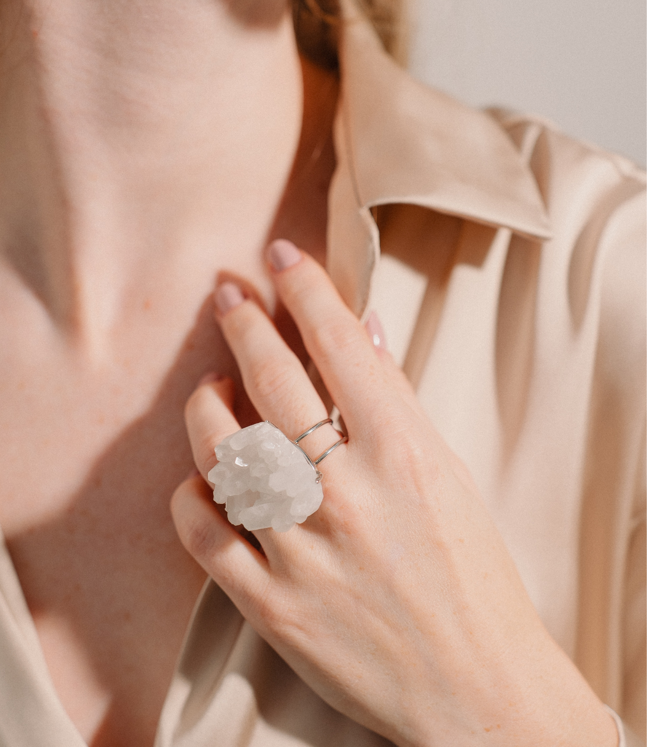 PHOEBE´S - Wholesale Cocktail/Statement Ring - Anillo de Cuarzo Cristal Natural | Ajustable en Plata o Oro2