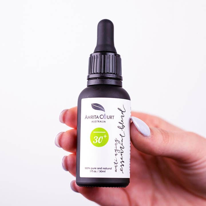 Anti-Aging Essential Blend 30+ | Feature Rose | Premium Skin för wholesale av Amrita Court Essential Oils and Aromatic Homeware