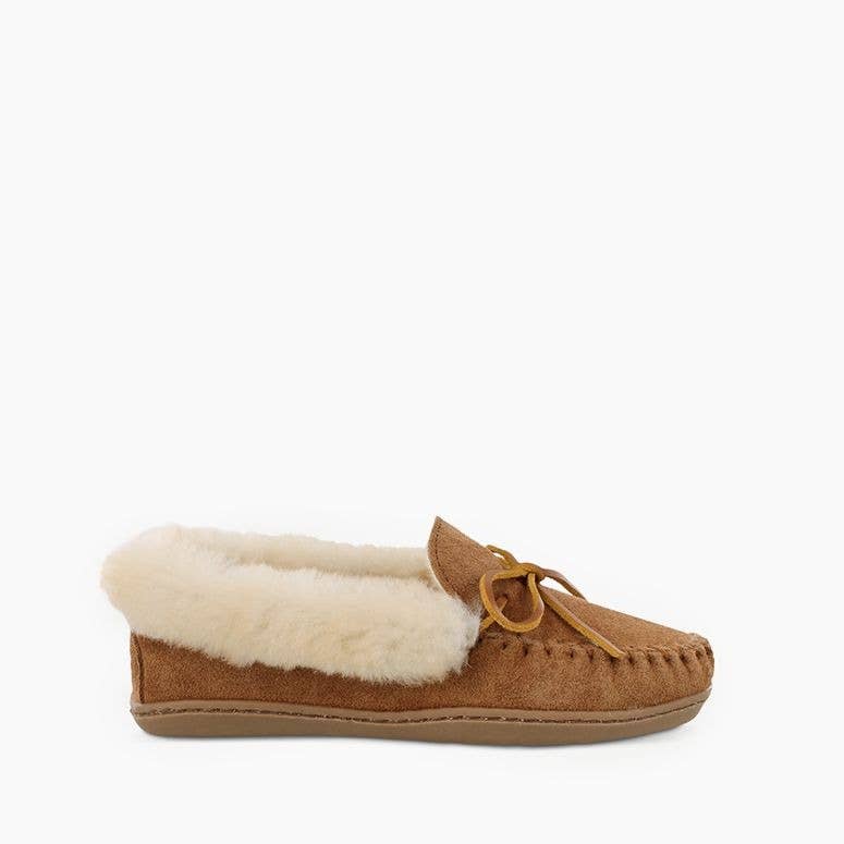 Minnetonka - Wholesale Slippers - Women's - Women's Alpine Cozy Sheepskin Suede Slipper House Shoe3