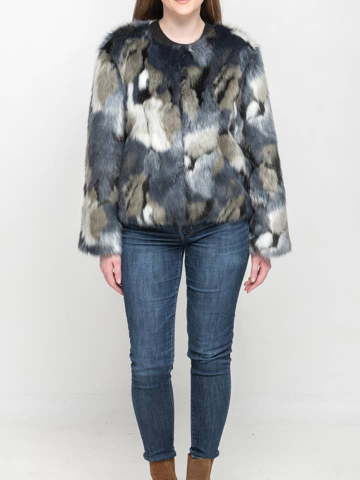 Manteau en fausse fourrure bleu marine tie-dye pour la vente par NIKKY APPARELS