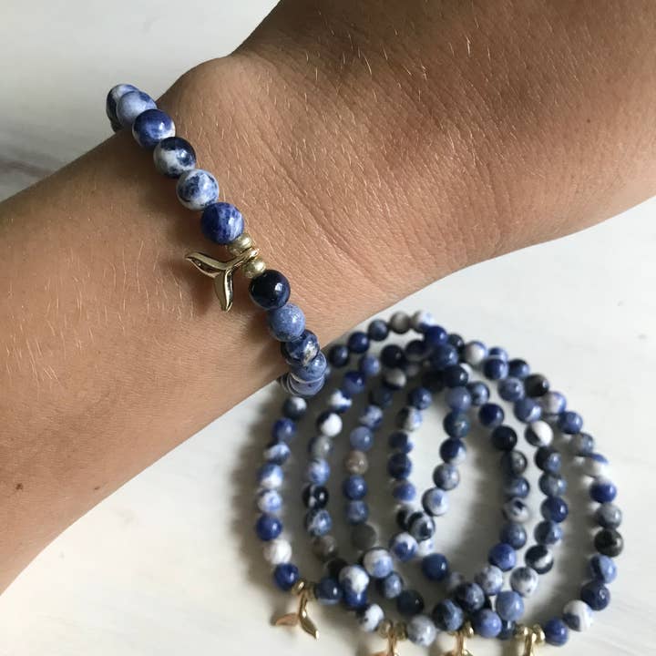 Miss Lou Makes – Großhandel Armband mit Charms/Anhängern – Whale Tail Beach Armband