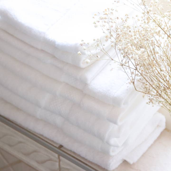 7 Pack Premium Towels Set 100% Cotton 700 GSMÂ Soft White for wholesale on Faire