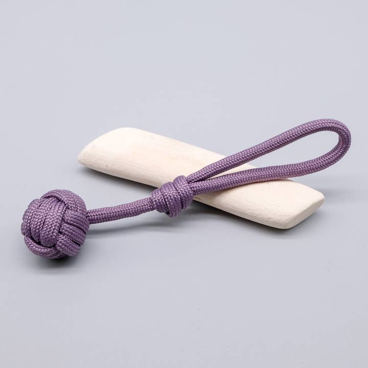 Lavender Purple “Monkey Fist” Paracord Keyring for wholesale by La Fabrique du Noeud