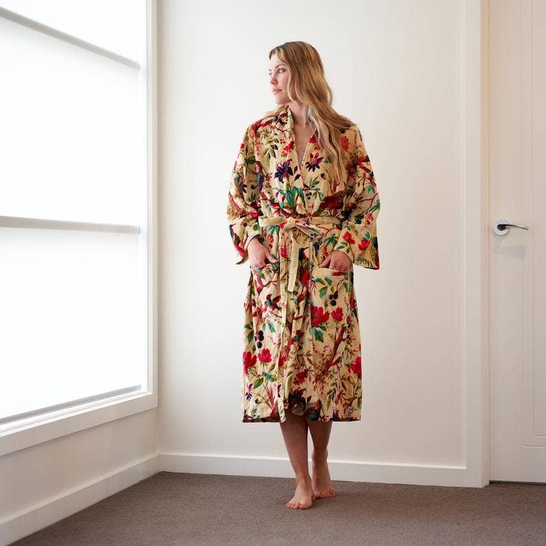 Linen Connections - Vendita all'ingrosso Vestaglia - Donna - Accappatoio kimono floreale in velluto di cotone ispirato a Frida Kahlo1