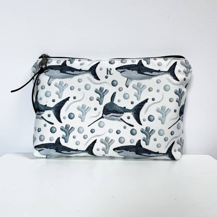 Kelsey Emblow Illustration - Vente Trousses de maquillage/cosmétique - Pochette Coral Shark en coton biologique (blanc)2