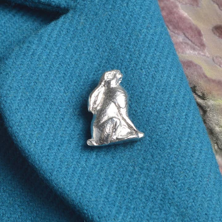 Glover & Smith – wholesale Brooch – Moon gazing Hare Brooch, English Pewter Jewellery Gifts