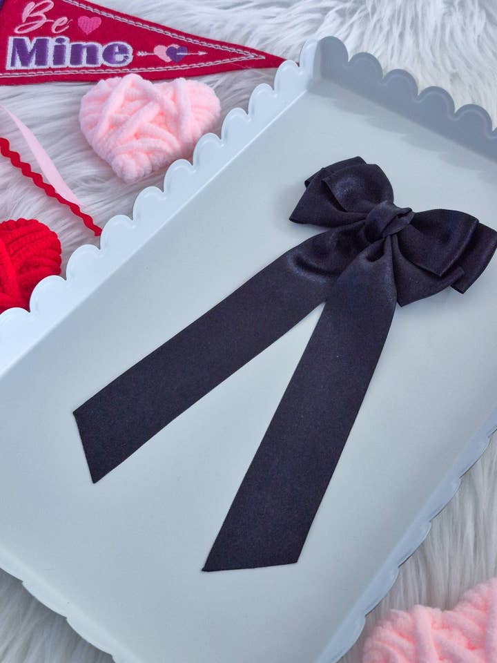 Lång svans satinband rosett-svart för wholesale av Dainty Delights Creations