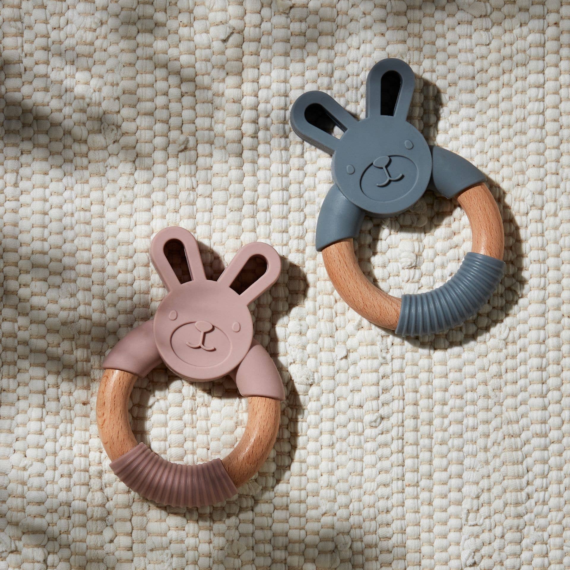 WIDDOP and Co. – wholesale Bitring - Baby – Bambino Trä & Silikon Bunny Teether Rosa3