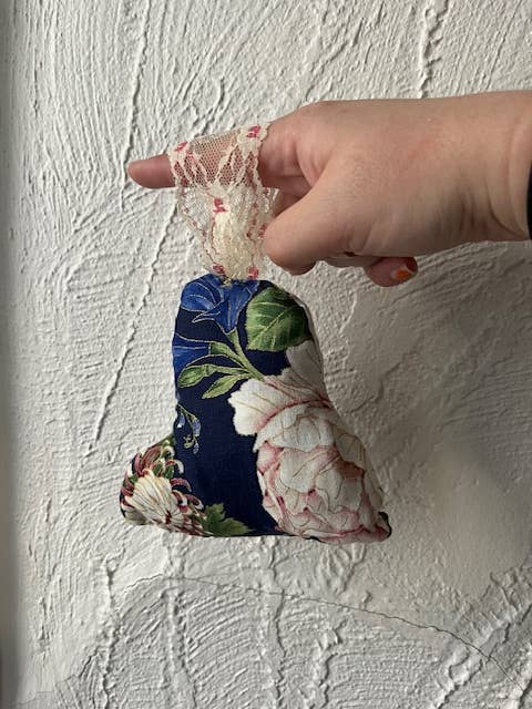 Les Is More 894 - Wholesale Ornament - Embroidered Quirky Vintage Picture Ornament3