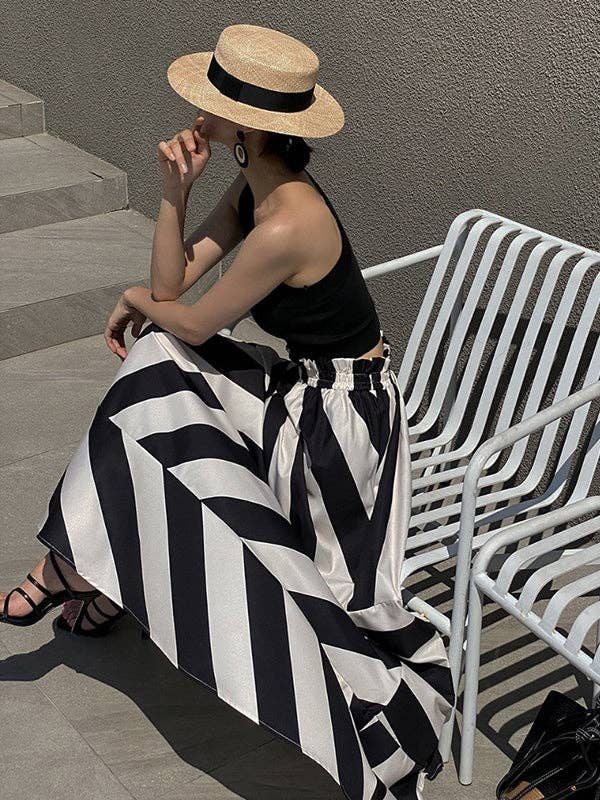 Sheer Trend – wholesale Set med topp och kjol - Dam – Set med randigt omlottlinne med enfärgad axel och kjol17