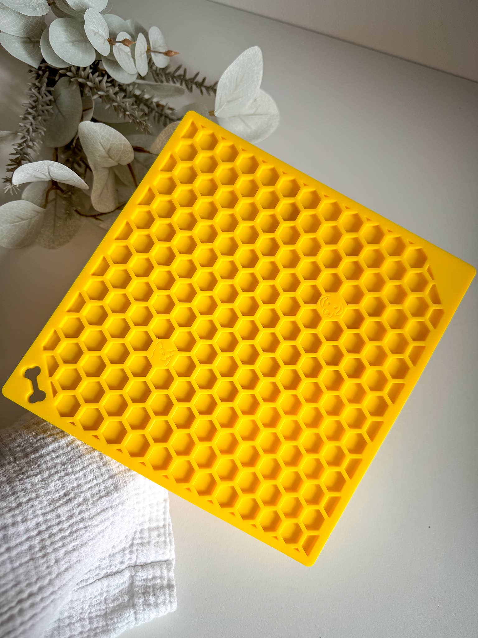 Doggotique - Wholesale Pet Food Mat - Dog - Honeycomb Lick Mat for Dogs and Cats6