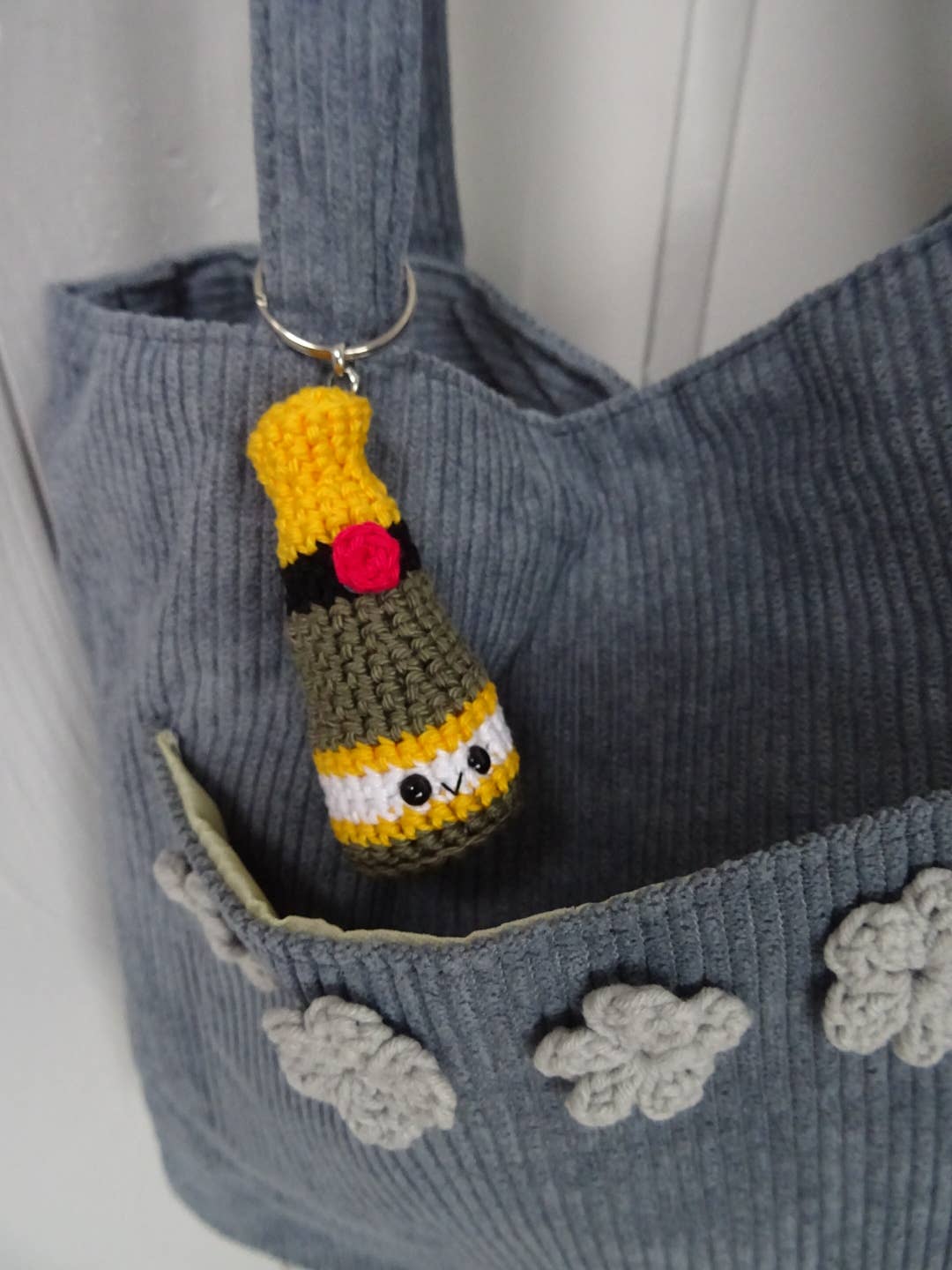 Knuffelsenzo - Wholesale Keychain - Women's - Champagne bottle keychain2