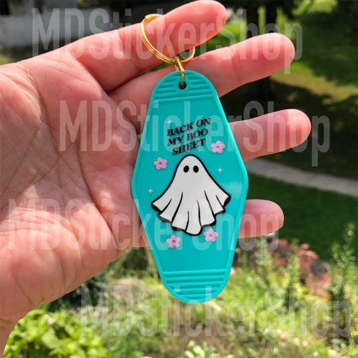 Terug Op Mijn Boo Sheet Spook Teal Hotel Sleutelhanger, Acryl Sleutelhanger voor wholesale door MDStickerShop